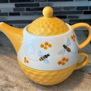 Yellow Bee-Themed Tea For One Set
